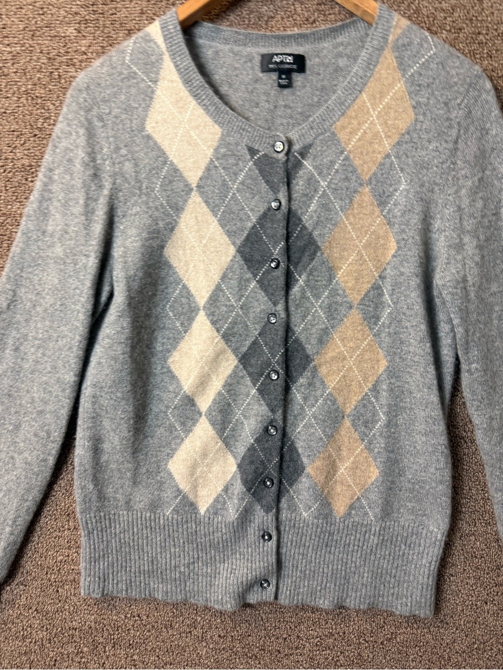 Cashmere Apt. 9 Gray Argyle Button-Front Cardigan with Beige Accents Y2K - Picture 3 of 13